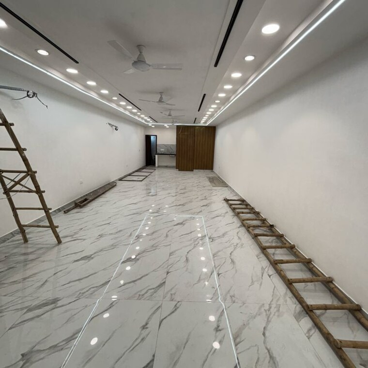 Team Area, lajpat nagar 4 Commercial Showroom 900 Sq.Ft. In Lajpat Nagar 4 Delhi 10007896