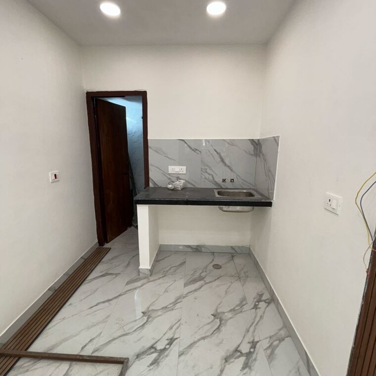 Common Area, lajpat nagar 4 Commercial Showroom 900 Sq.Ft. In Lajpat Nagar 4 Delhi 10007896