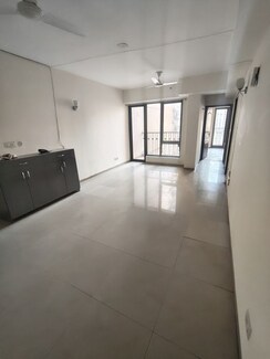 2 BHK Apartment For Rent in Logix Blossom County