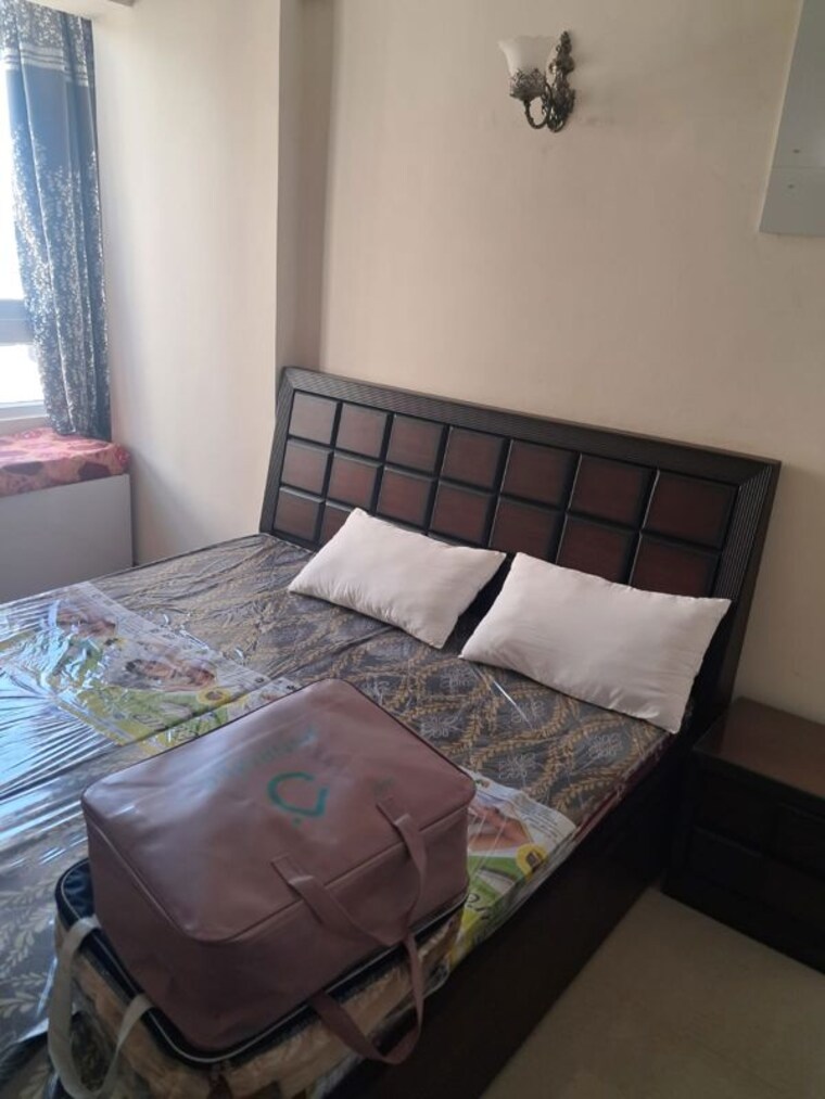 Bedroom, amrapali-heartbeat-city 3 Bedroom 1350 Sq.Ft. Apartment In Sector 107 Noida 10008089