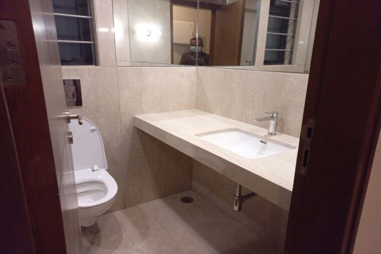 Bathroom, godrej-platinum-mumbai 2 Bedroom 930 Sq.Ft. Apartment In Vikhroli East Mumbai 10008043
