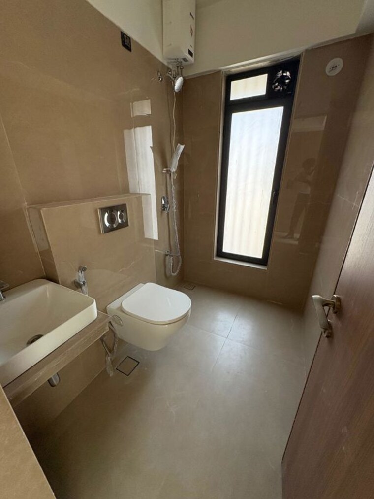 Bathroom, vile parle west 3 Bedroom 1100 Sq.Ft. Apartment In Vile Parle West Mumbai 10008142