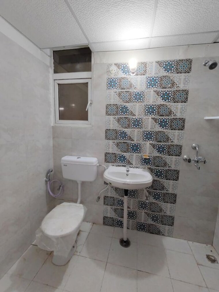 Bathroom, sare-home 4 Bedroom 2020 Sq.Ft. Apartment In Sector 92 Gurgaon 10008150