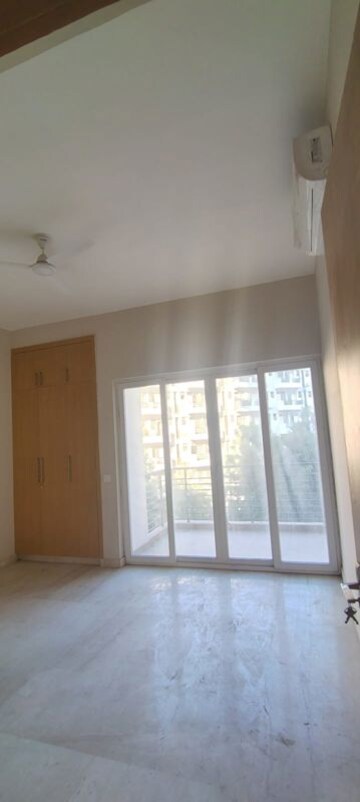 Room in 4 BHK Apartment at Sare Home, Sector 92 – for Sale