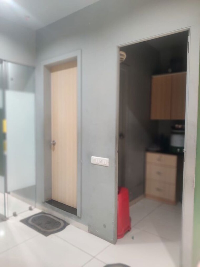 Room, nehru nagar Commercial Office Space 1404 Sq.Ft. In Nehru Nagar Ahmedabad 10008337