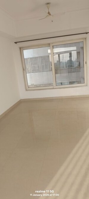 Room in 2 BHK Apartment at Jaypee Greens Pavilion Court, Sector 128 – for Rent