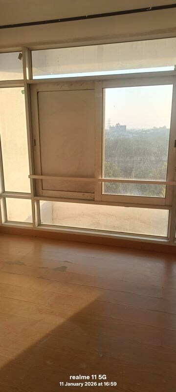 Room in 2 BHK Apartment at Jaypee Greens Pavilion Court, Sector 128 – for Rent