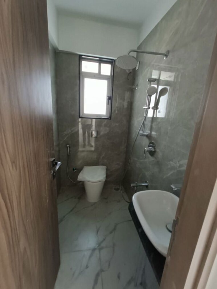 Bathroom, goregaon west 2 Bedroom 688 Sq.Ft. Apartment In Goregaon West Mumbai 10008470