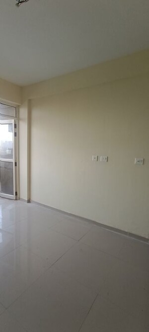 Room in 2 BHK Apartment at Pyramid Midtown, Sector 59 – for Rent