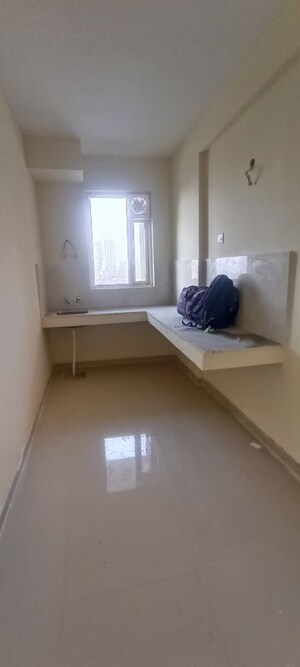 Room in 2 BHK Apartment at Pyramid Midtown, Sector 59 – for Rent