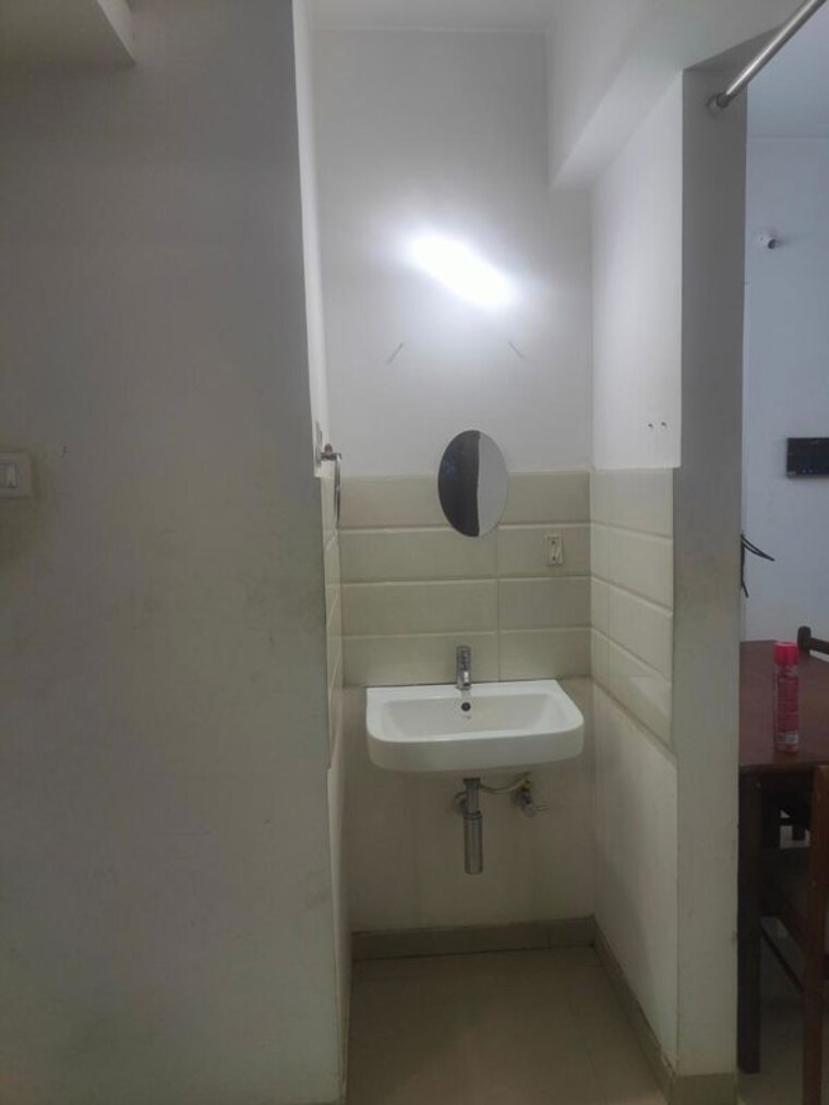 Bathroom, vilas-javdekar-yashwin-royal 3 Bedroom 768 Sq.Ft. Apartment In Narhe Pune 10008530