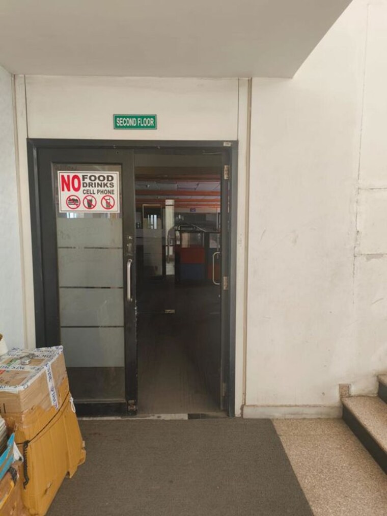  Parking, sector 63 Commercial Office Space 14000 Sq.Ft. In Sector 63 Noida 10008545