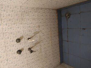 Bathroom in Studio Apartment at Arun Vihar Sector 37, Sector 37 – for Rent