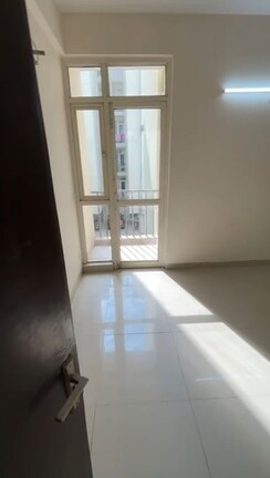 2 BHK Apartment For Rent in Wave Executive Floors