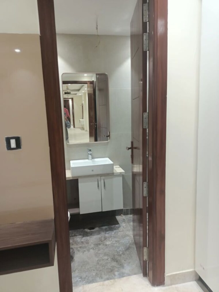 Room, patel nagar 2 Bedroom 900 Sq.Ft. Builder Floor In Patel Nagar Delhi 10008638