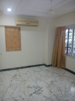 Room in 3 BHK Apartment at Supreme Ecstasy II, Khar West – for Rent