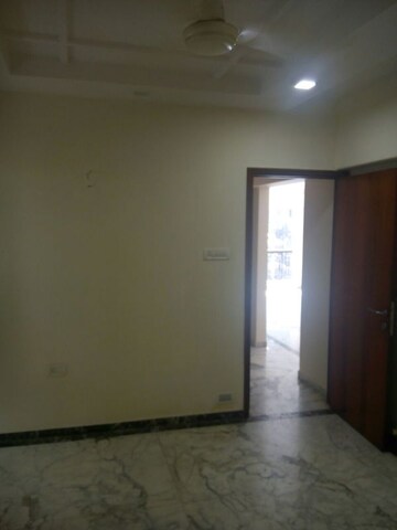 Room in 3 BHK Apartment at Supreme Ecstasy II, Khar West – for Rent