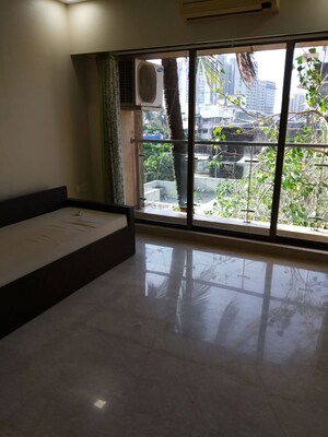 Room in 3 BHK Apartment at Palazzo Heights, Khar West – for Rent