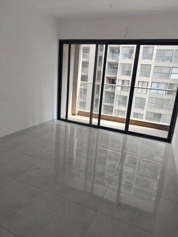 Room in 4 BHK Apartment at Mantra Mirari, Koregaon Park – for Rent