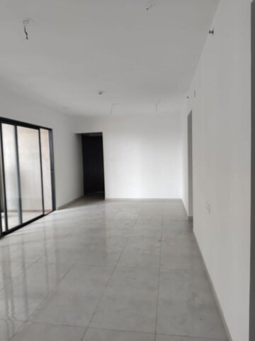 Room in 4 BHK Apartment at Mantra Mirari, Koregaon Park – for Rent