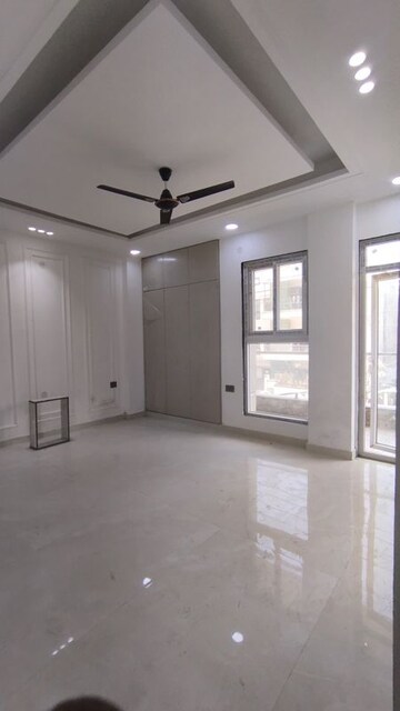Room in 4 BHK Builder Floor at Green Fields Colony – for Sale