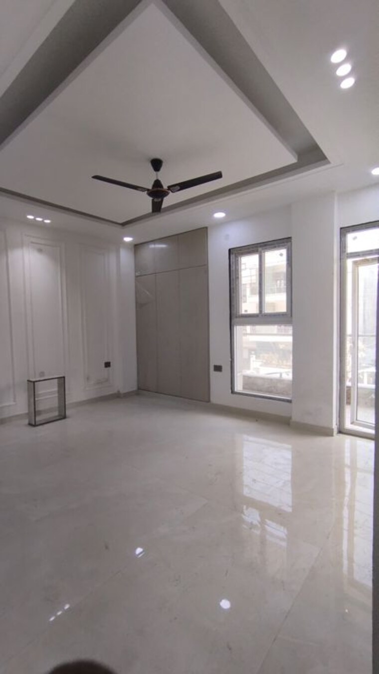 Room, green fields colony 4 Bedroom 270 Sq.Yd. Builder Floor In Green Fields Colony Faridabad 10008719