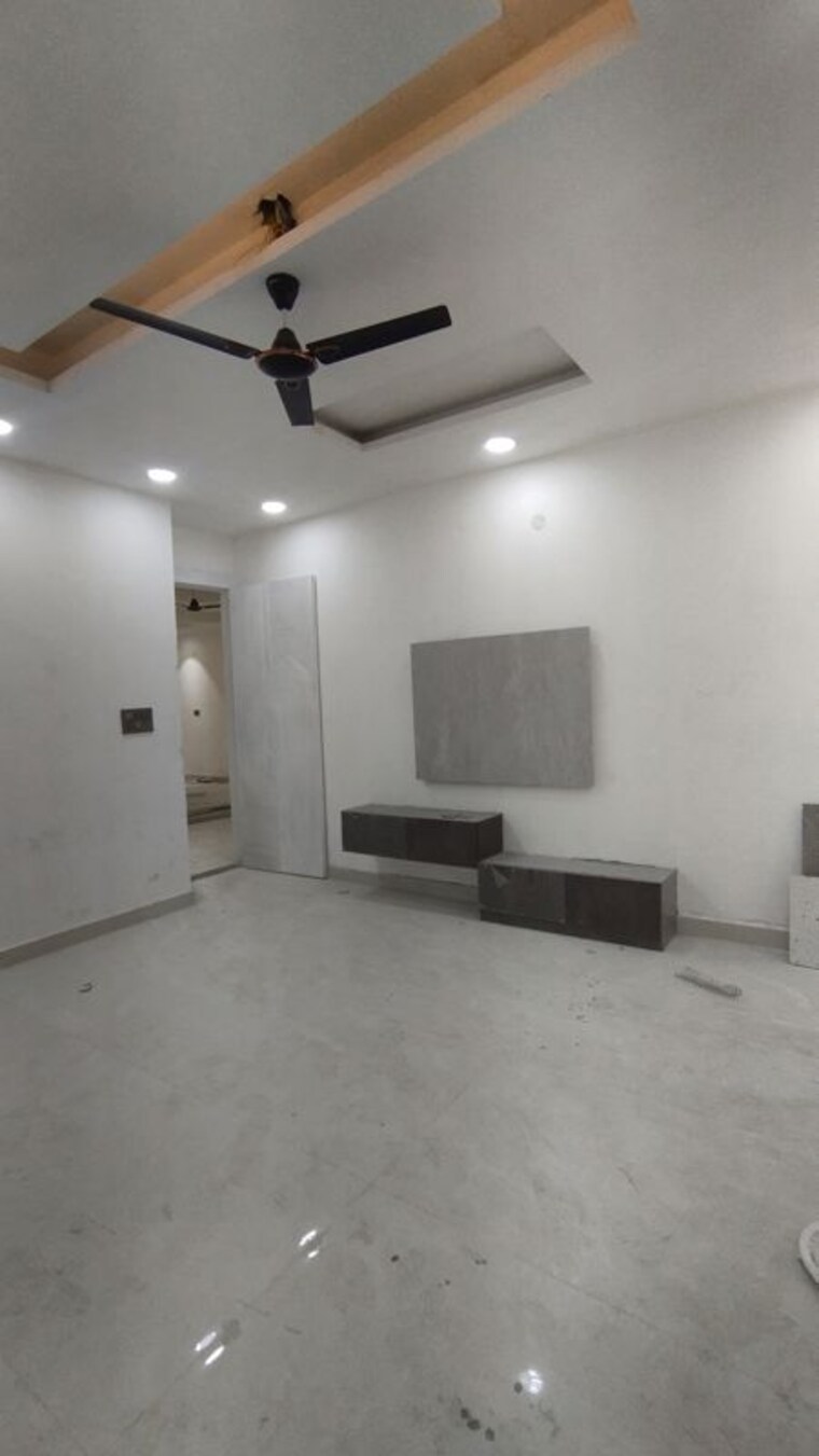 Room, green fields colony 4 Bedroom 270 Sq.Yd. Builder Floor In Green Fields Colony Faridabad 10008719