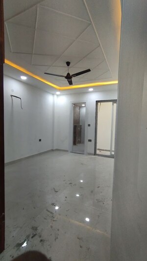 Room in 4 BHK Builder Floor at Green Fields Colony – for Sale