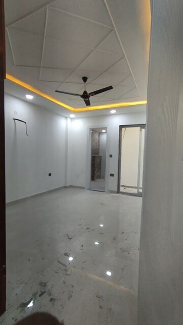 Room in 4 BHK Builder Floor at Green Fields Colony – for Sale