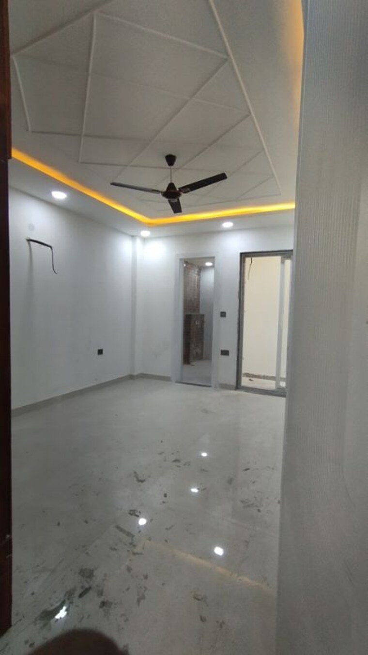Room, green fields colony 4 Bedroom 270 Sq.Yd. Builder Floor In Green Fields Colony Faridabad 10008719
