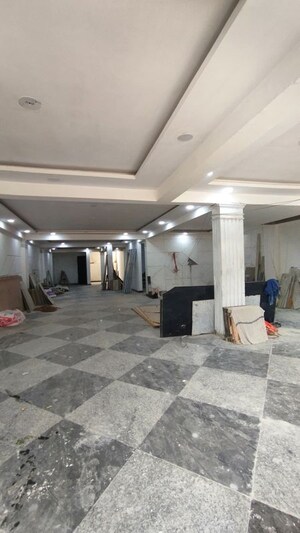 Parking in 4 BHK Builder Floor at Green Fields Colony – for Sale