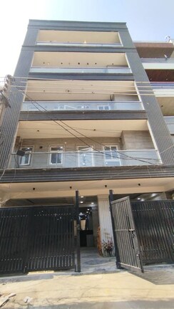 4 BHK + Servant Room,Extra Room Builder Floor For Sale in Green Fields Colony