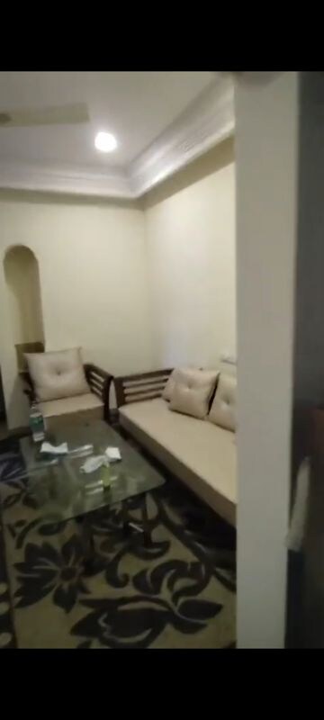 Team Area in 3 BHK Apartment at Highway Rose CHS, Vile Parle East – for Rent