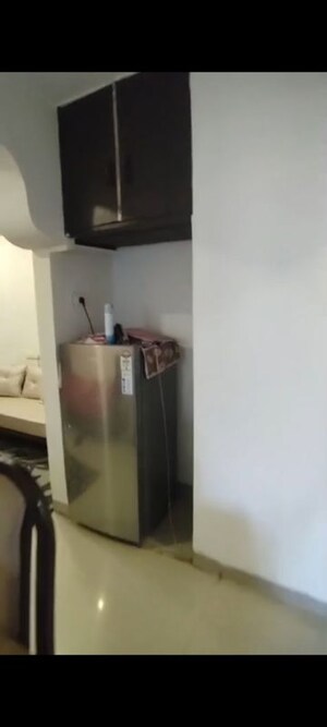 Furnished Amenities in 3 BHK Apartment at Highway Rose CHS, Vile Parle East – for Rent