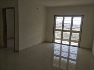 Room in 2 BHK Apartment at Kohinoor Viva City, Dhanori – for Sale