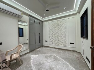 Room in 4 BHK Builder Floor at Unitech South City II, Sector 50 – for Sale