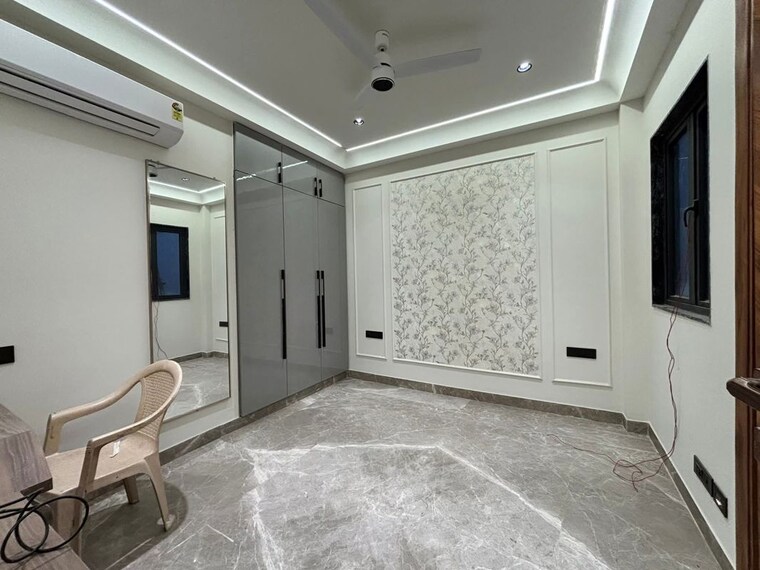 Room, unitech-south-city-ii 4 Bedroom 280 Sq.Yd. Builder Floor In Sector 50 Gurgaon 10008855