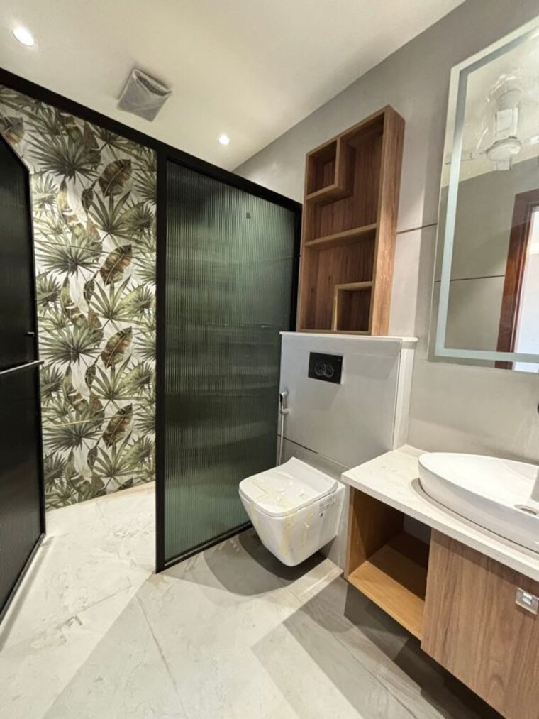 Bathroom, unitech-south-city-ii 4 Bedroom 280 Sq.Yd. Builder Floor In Sector 50 Gurgaon 10008855