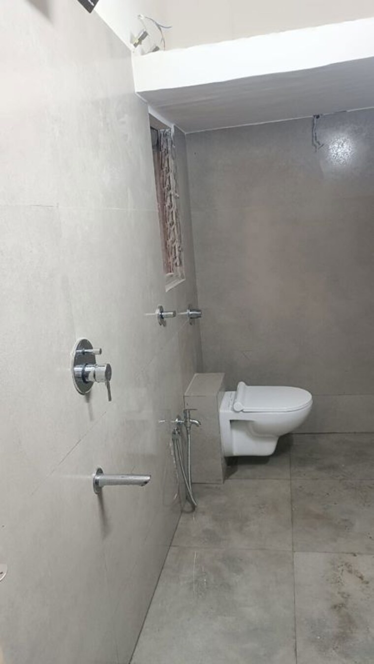 Bathroom, patel-apartment-santacruz-west 2 Bedroom 800 Sq.Ft. Apartment In Santacruz West Mumbai 10008881