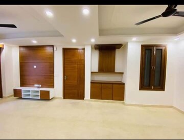 Living Room in 3 BHK Builder Floor at SS Aaron Ville, Sector 48 – for Sale
