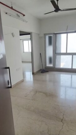 2 BHK Apartment For Rent in Omkar Signet