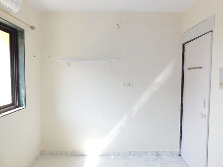 Room, julias-wadi-chs 3 Bedroom 1000 Sq.Ft. Apartment In Goregaon East Mumbai 10008947