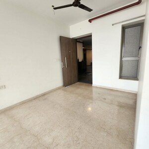 Room in 2 BHK Apartment at Kalpataru Paramount A, Kapur Bawdi – for Rent