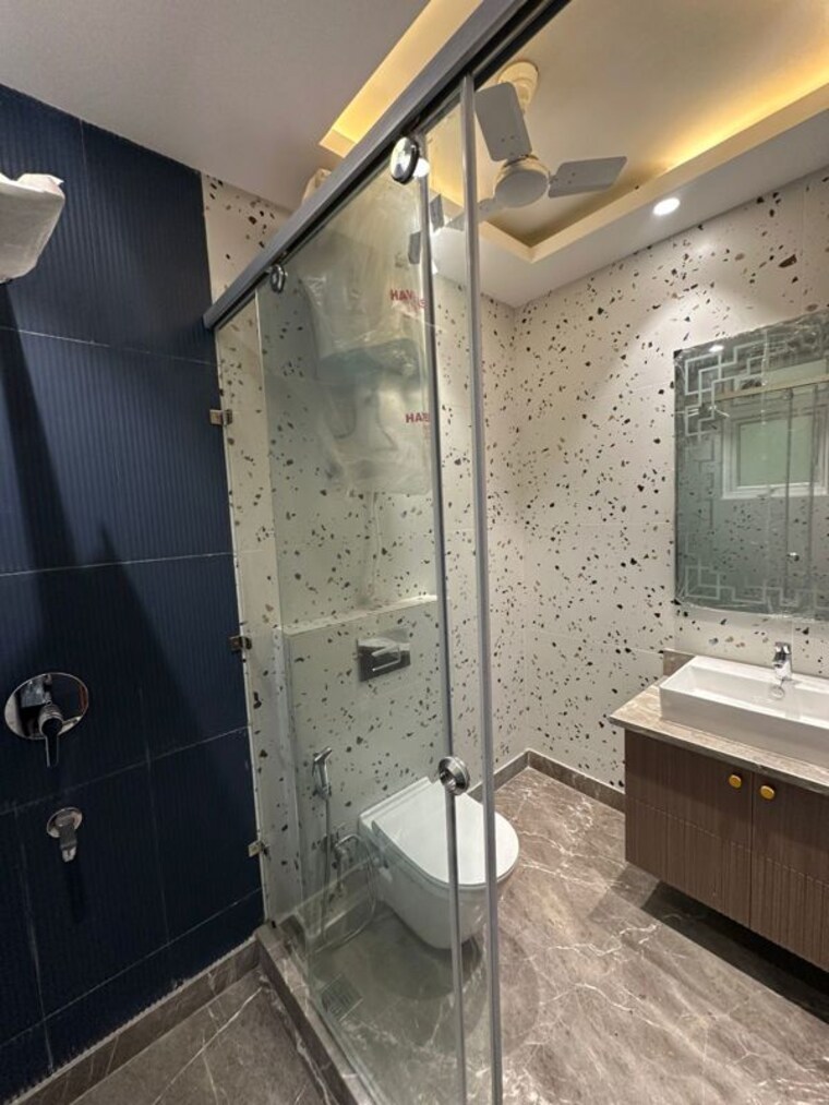 Bathroom, dlf-atria 4 Bedroom 3450 Sq.Ft. Builder Floor In Dlf Phase ii Gurgaon 10008977