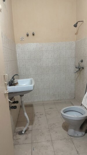 Bathroom in 2.5 BHK Apartment at Ista Elite, Punjagutta – for Rent