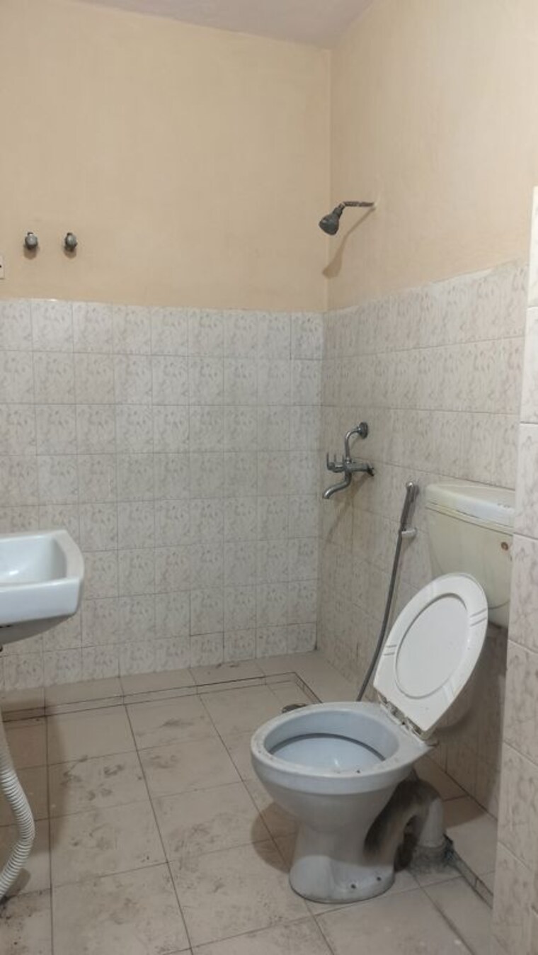 Bathroom, ista-elite 2.5 Bedroom 1900 Sq.Ft. Apartment In Punjagutta Hyderabad 10008982