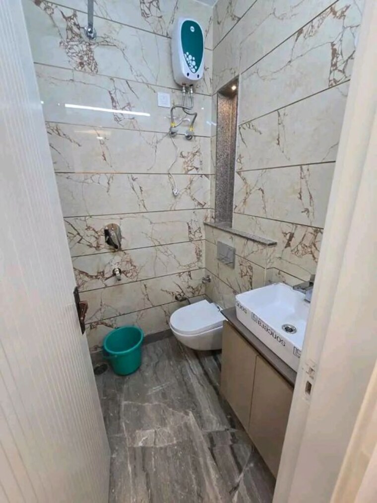Bathroom, chattarpur 3 Bedroom 1250 Sq.Ft. Apartment In Chattarpur Delhi 10008985