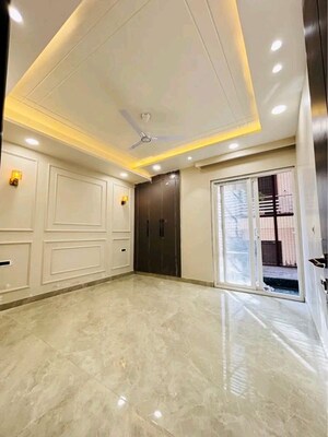 Room in 3 BHK Apartment at Chattarpur – for Rent