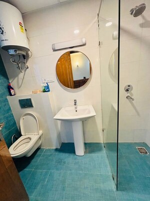 Bathroom in 3.5 BHK Apartment at Omaxe Waterscapes, Gomti Nagar – for Rent