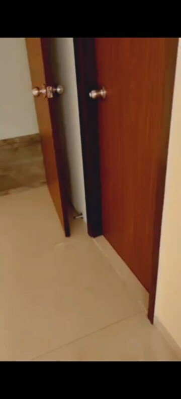 Room in 3 BHK Apartment at Raj Tattva, Kapur Bawdi – for Rent